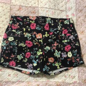 NWOT Torrid Floral Slack Style Cuff shorts
